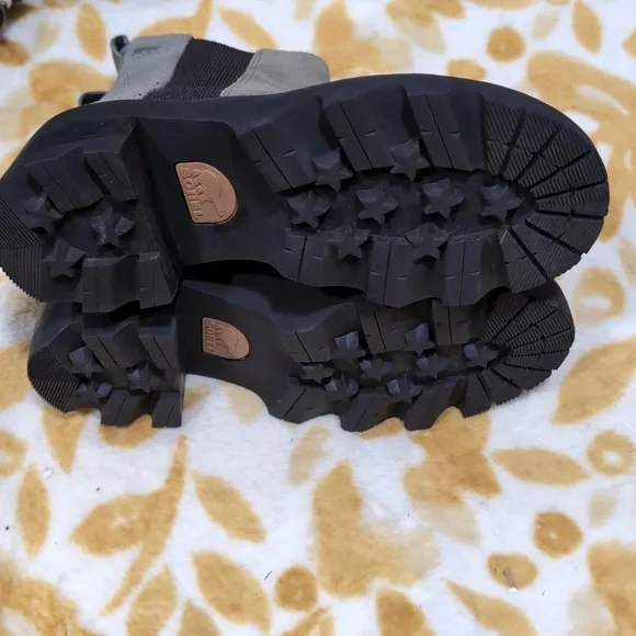 Sorel Black and Tan Bear Logo - Picture 3 of 6